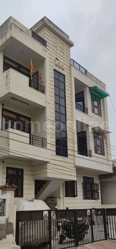 3 BHK BUILDER FLOOR 1400 sq- ft in Krishna Nagar