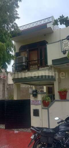 4 BHK VILLA / INDIVIDUAL HOUSE 200 sq- yd in Model Town