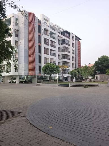 4 BHK APARTMENT 2400 sq- ft in Salaiya