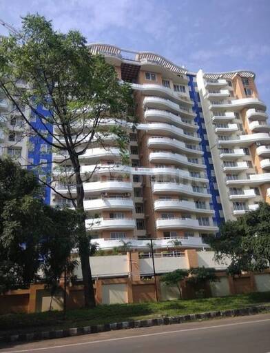 4 BHK APARTMENT 2400 sq- ft in Link Road Number 2